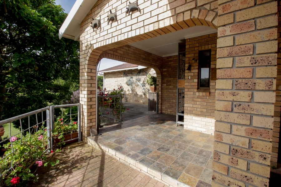 5 Bedroom Property for Sale in Paradise Beach Eastern Cape